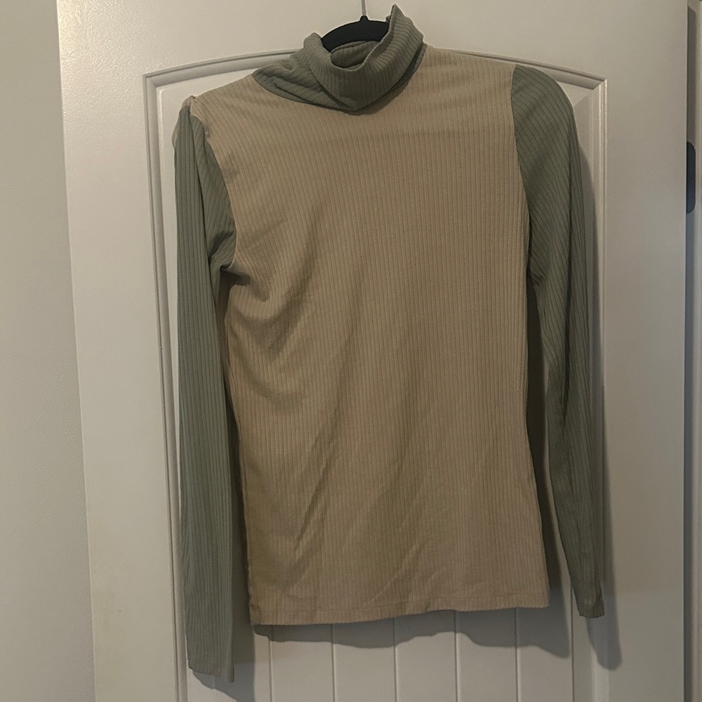 Madewell Ribbed Turtleneck in Gray and Cream